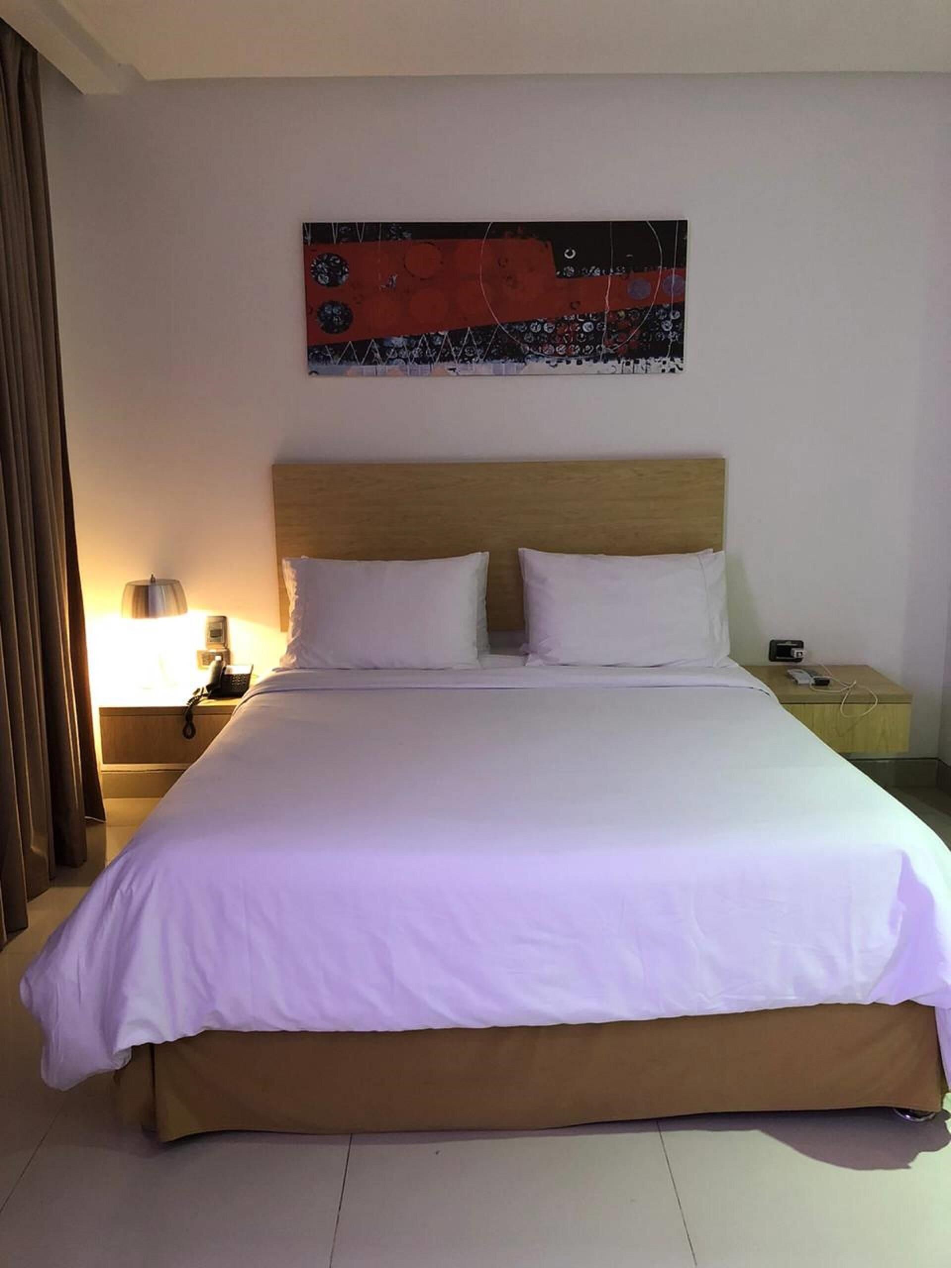 Roba de llit hipoal·lergògena i caixa forta a l'habitació 