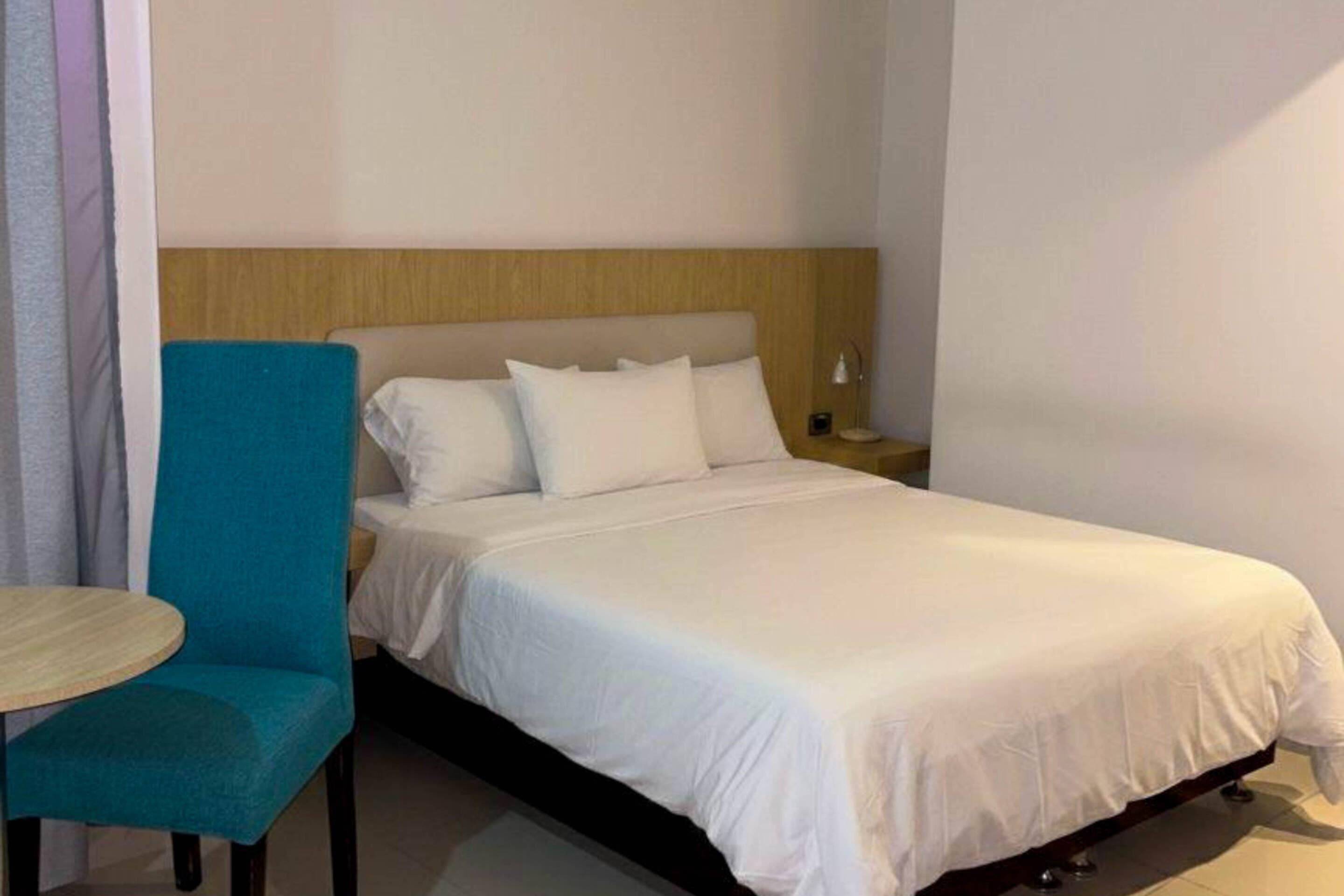 Habitació, 1 llit de matrimoni, accessible, no fumadors | Roba de llit hipoal·lergògena i caixa forta a l'habitació 