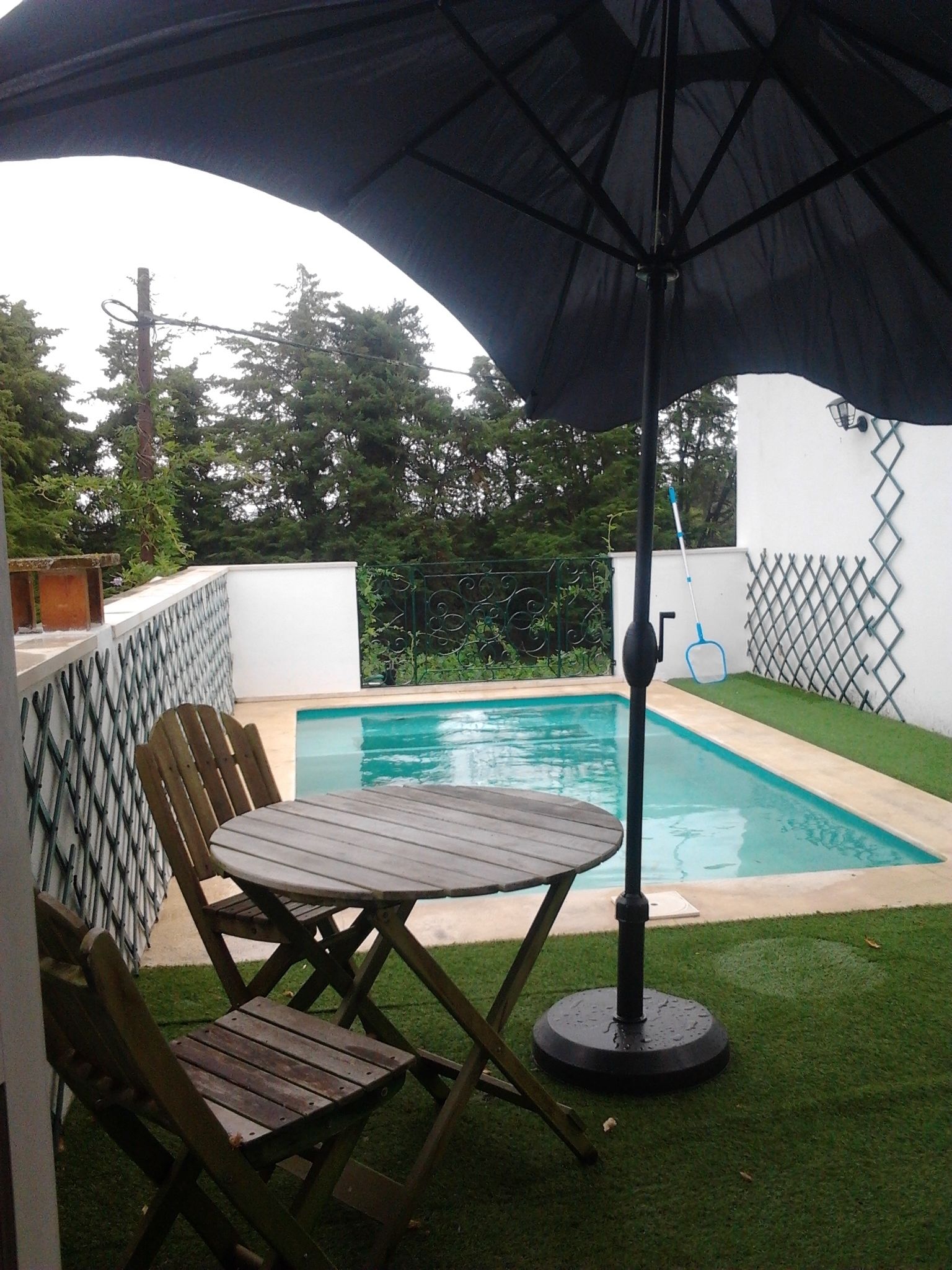 Piscina externa sazonal, espreguiçadeiras