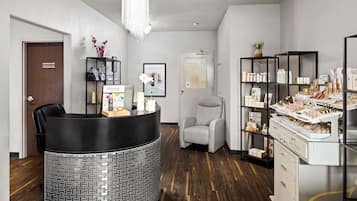 Couples treatment rooms, body treatments, aromatherapy