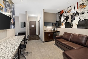 TV - Home Inn & Suites Swift Current (Swift Current)