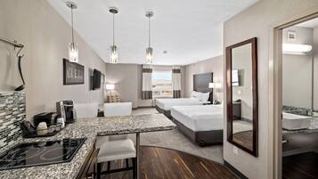 Deluxe dubbelrum | Sängtillbehör av högsta kvalitet, skrivbord och arbetsyta för laptop