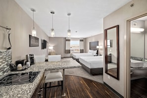 Deluxe Double Room | Premium bedding, desk, laptop workspace, blackout drapes - Home Inn & Suites Swift Current (Swift Current)