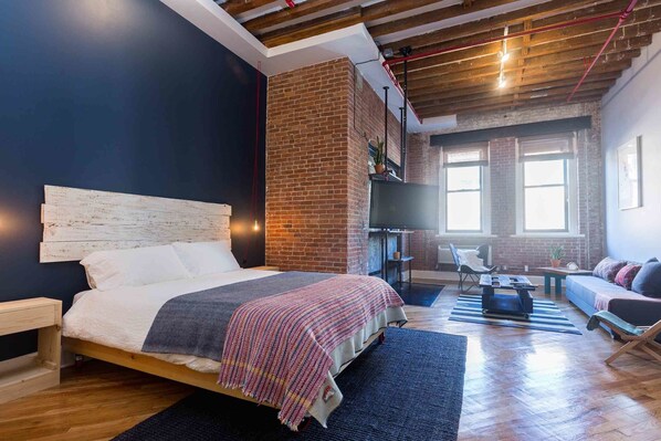 Habitación | Ropa de cama de alta calidad y escritorio 