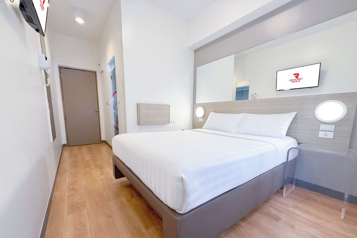 Ropa de cama de alta calidad, caja fuerte, escritorio