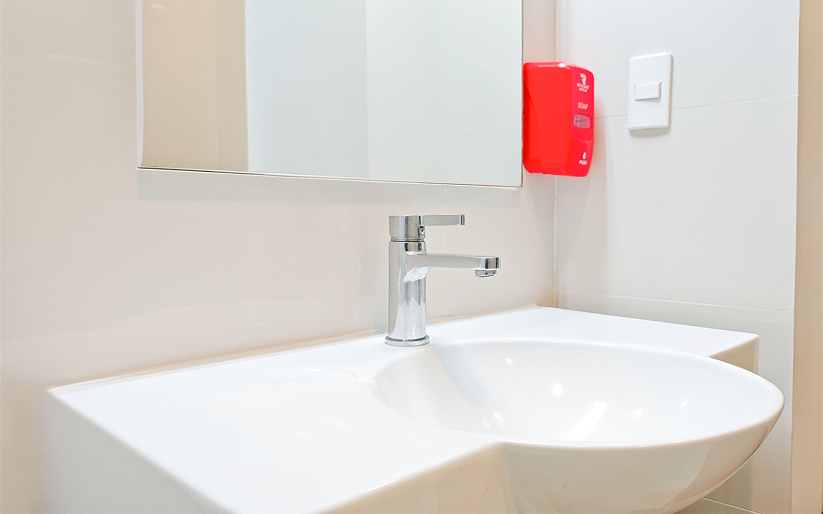 shower, rainfall showerhead, hair dryer, bidet