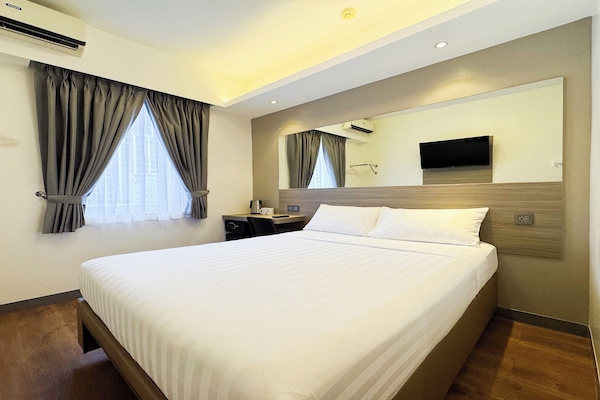 Premium bedding, in-room safe, desk, laptop workspace