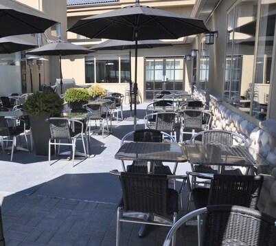 Prestige Vernon Hotel 