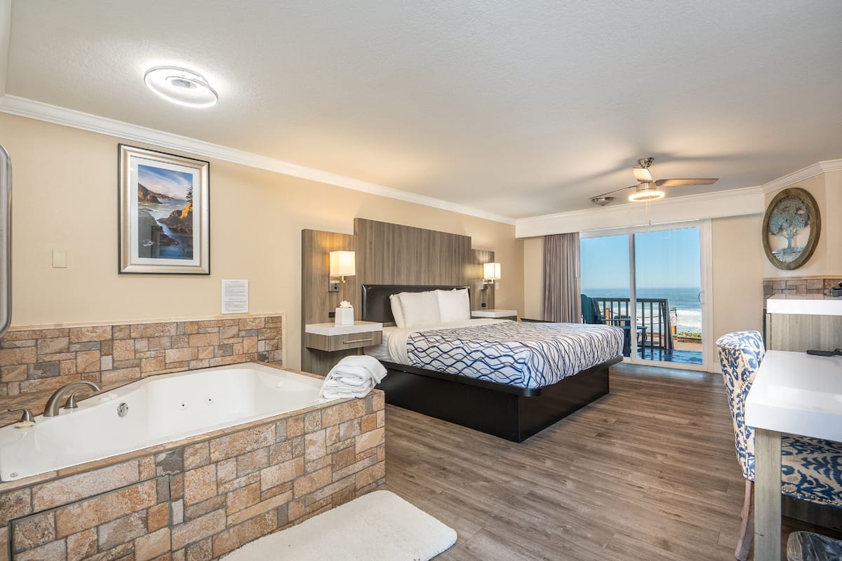 deluxe room, 1 king bed, jetted tub, oceanfront | free wifi, bed sheets