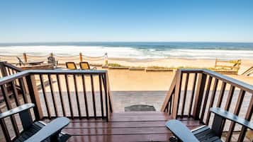 Deluxe Room, 1 King Bed, Jetted Tub, Oceanfront