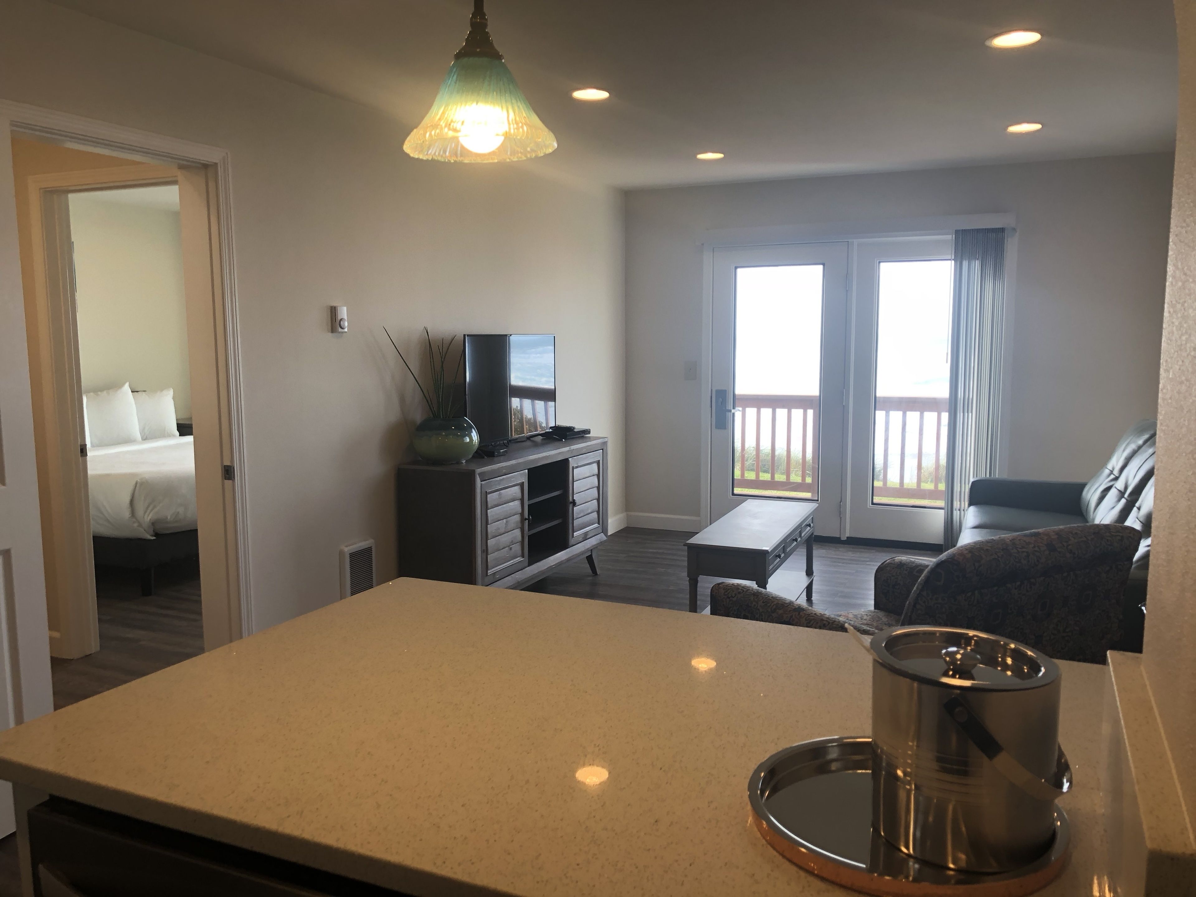 King Suite Kitchenette w/ Deck 1st Floor | Living area | 43-inch flat-screen TV with cable channels, Netflix, Hulu
