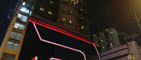 住宿正面 (夜晚)