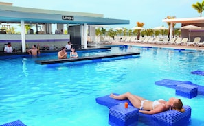 3 outdoor pools, free pool cabanas, pool umbrellas