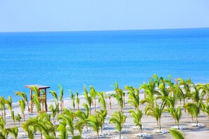 บนชายหาด, เก้าอี้อาบแดด, ผ้าเช็ดตัวชายหาด, ดำน้ำ