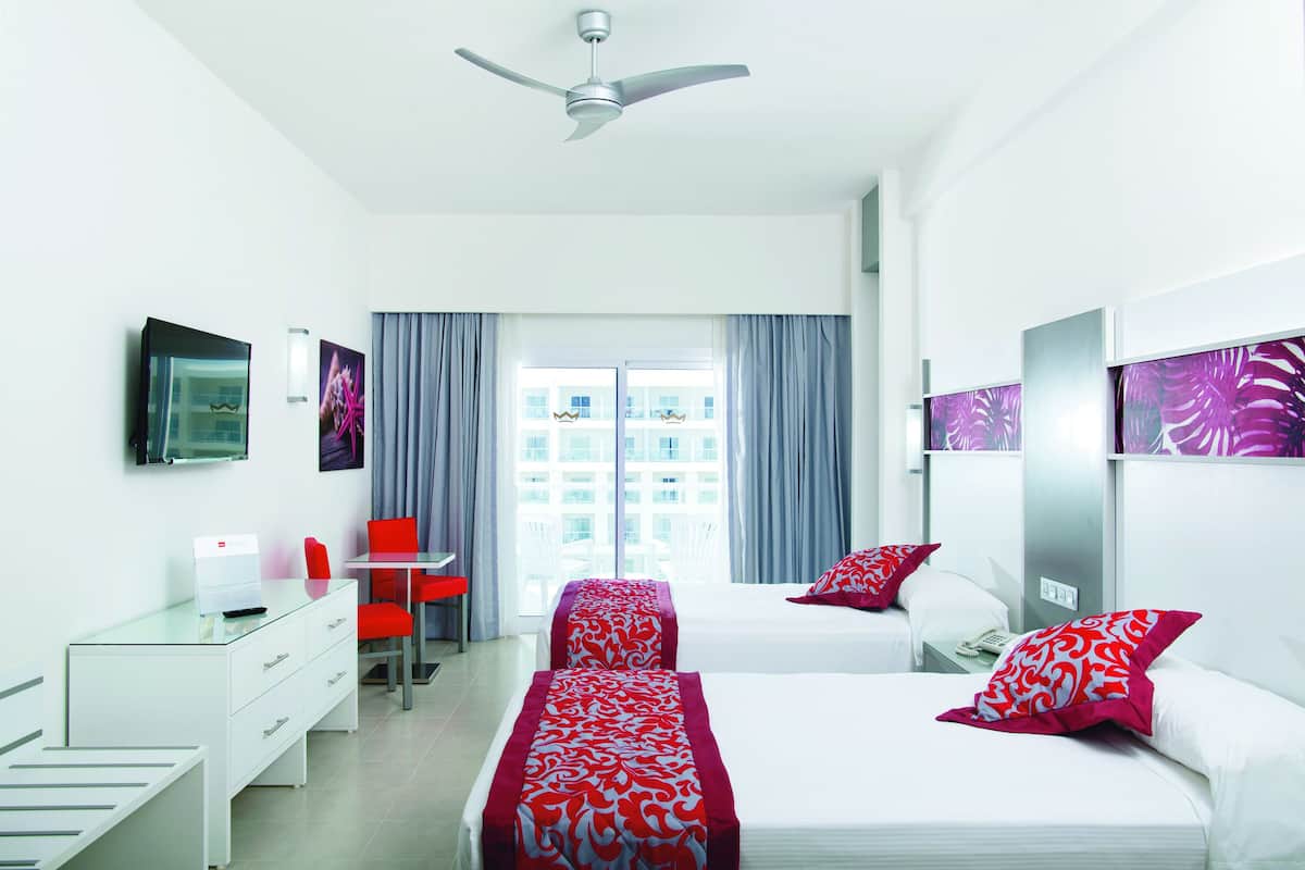 2 bedrooms, free minibar, in-room safe, laptop workspace