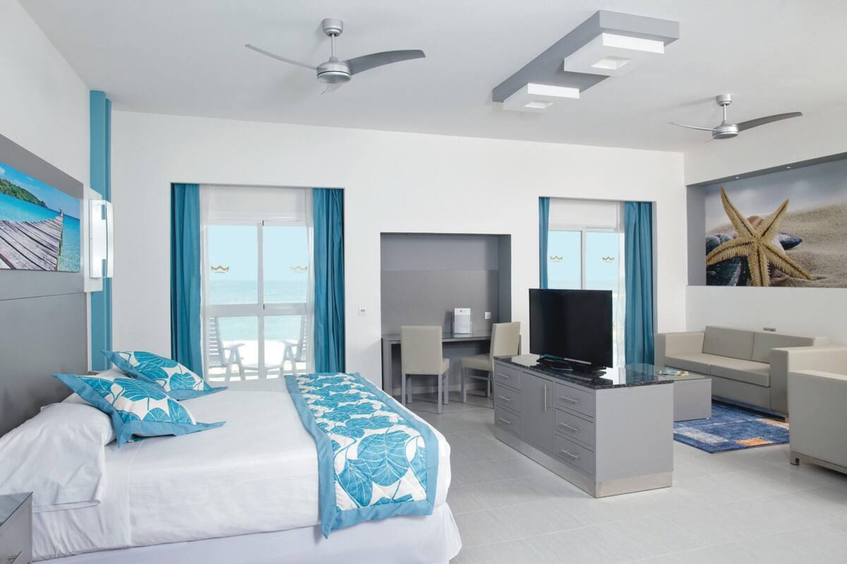 Minibar (free items), in-room safe, laptop workspace, blackout drapes
