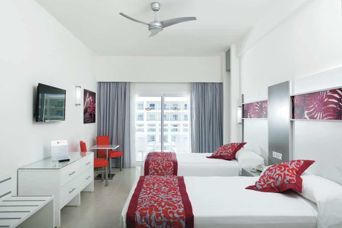 2 bedrooms, free minibar, in-room safe, laptop workspace