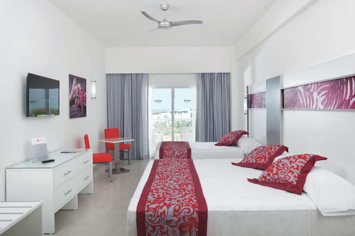 2 bedrooms, free minibar, in-room safe, laptop workspace