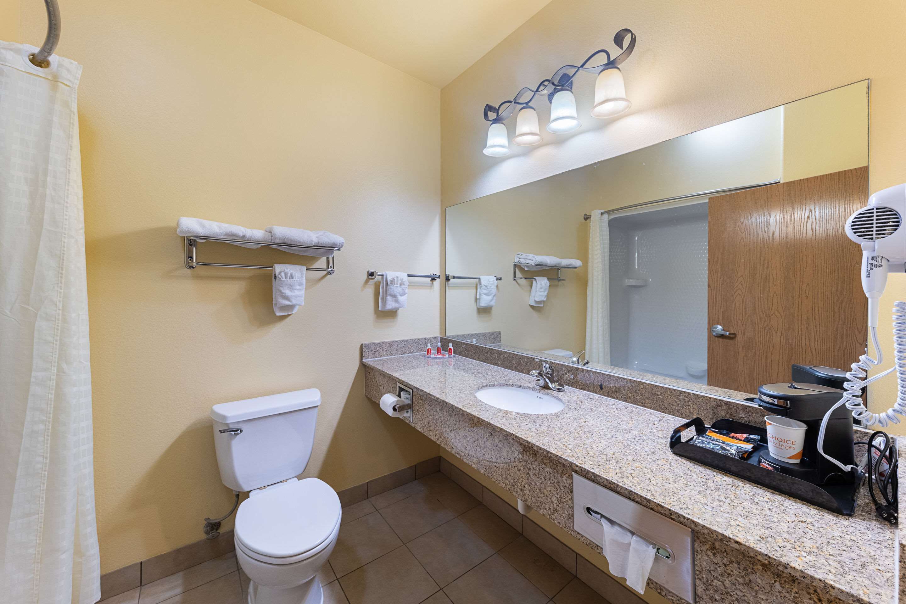 standard king non smoking | bathroom | combined shower/bathtub, hair dryer, towels