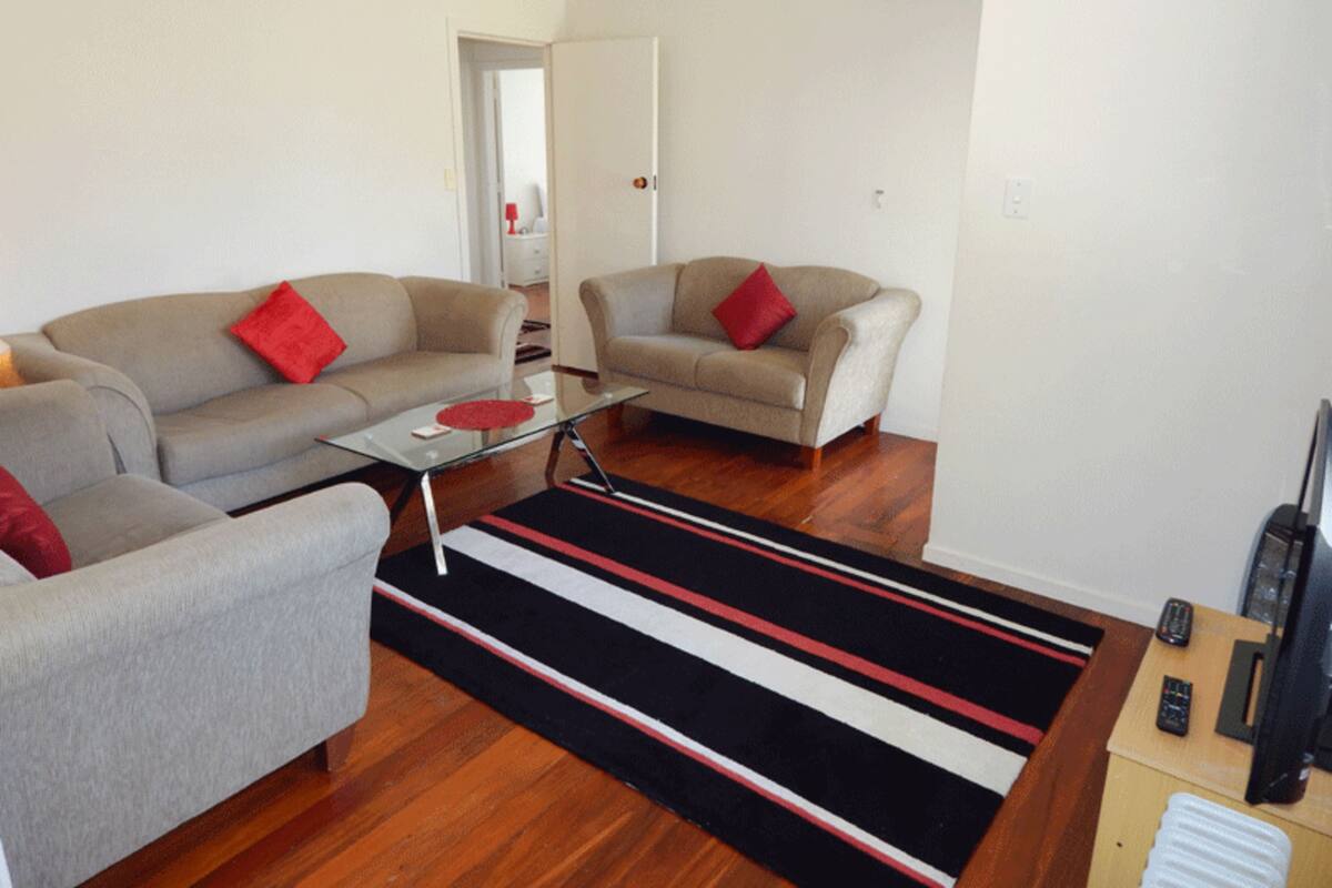 Three Bedroom House | Blackout drapes, iron/ironing board, cribs (free), WiFi (free)