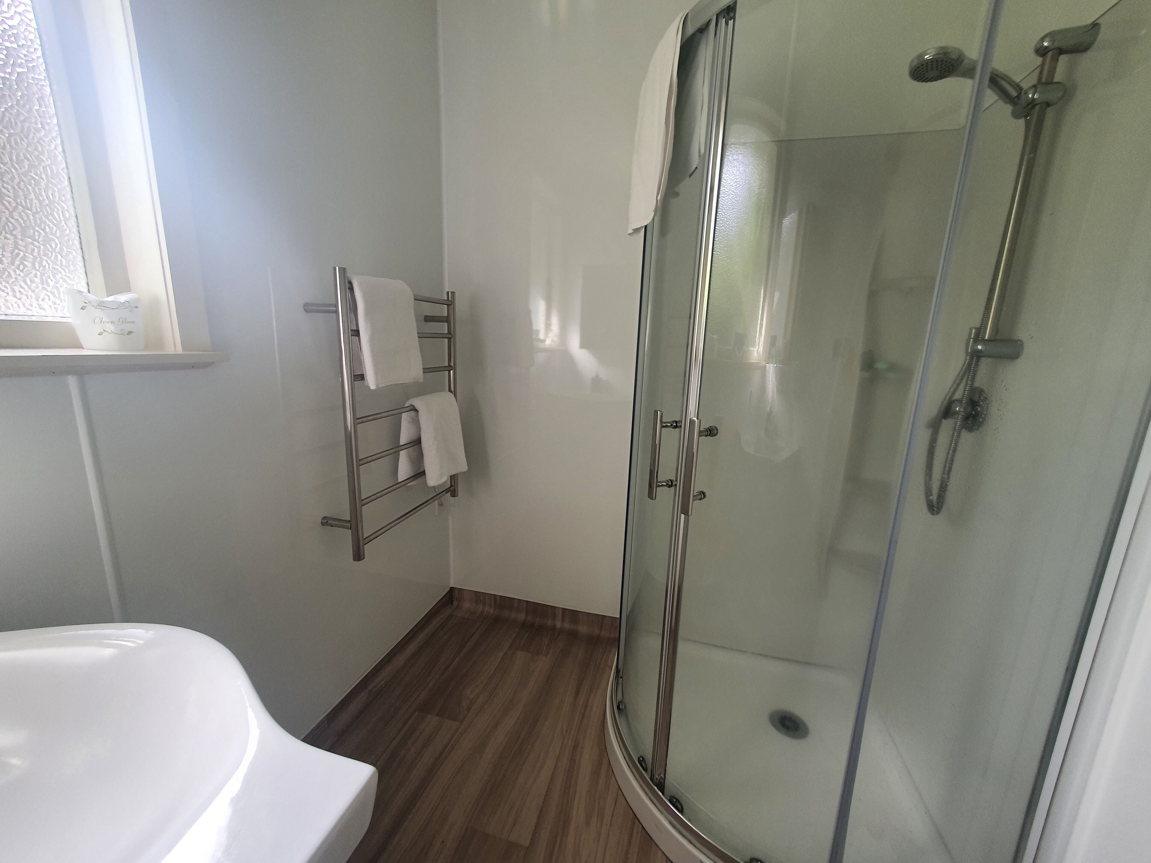 Casa, 3 habitaciones | Baño | Ducha, artículos de higiene personal gratuitos y secador de pelo