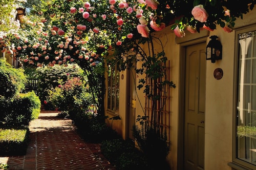 Vineyard Country Inn