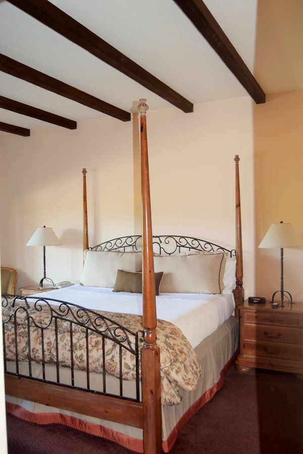 Vineyard Country Inn - Napa Valley, CA