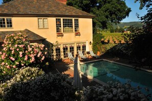 Outdoor pool - Vineyard Country Inn (St. Helena)