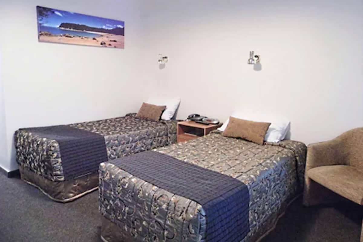 Standard Studio, 1 King Bed, Courtyard Area | Desk, laptop workspace, iron/ironing board, free WiFi