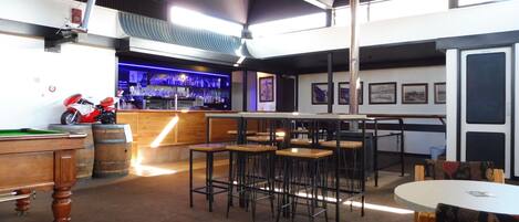 Bar (en la propiedad)