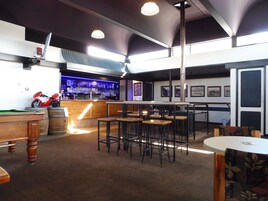 Bar (en la propiedad)