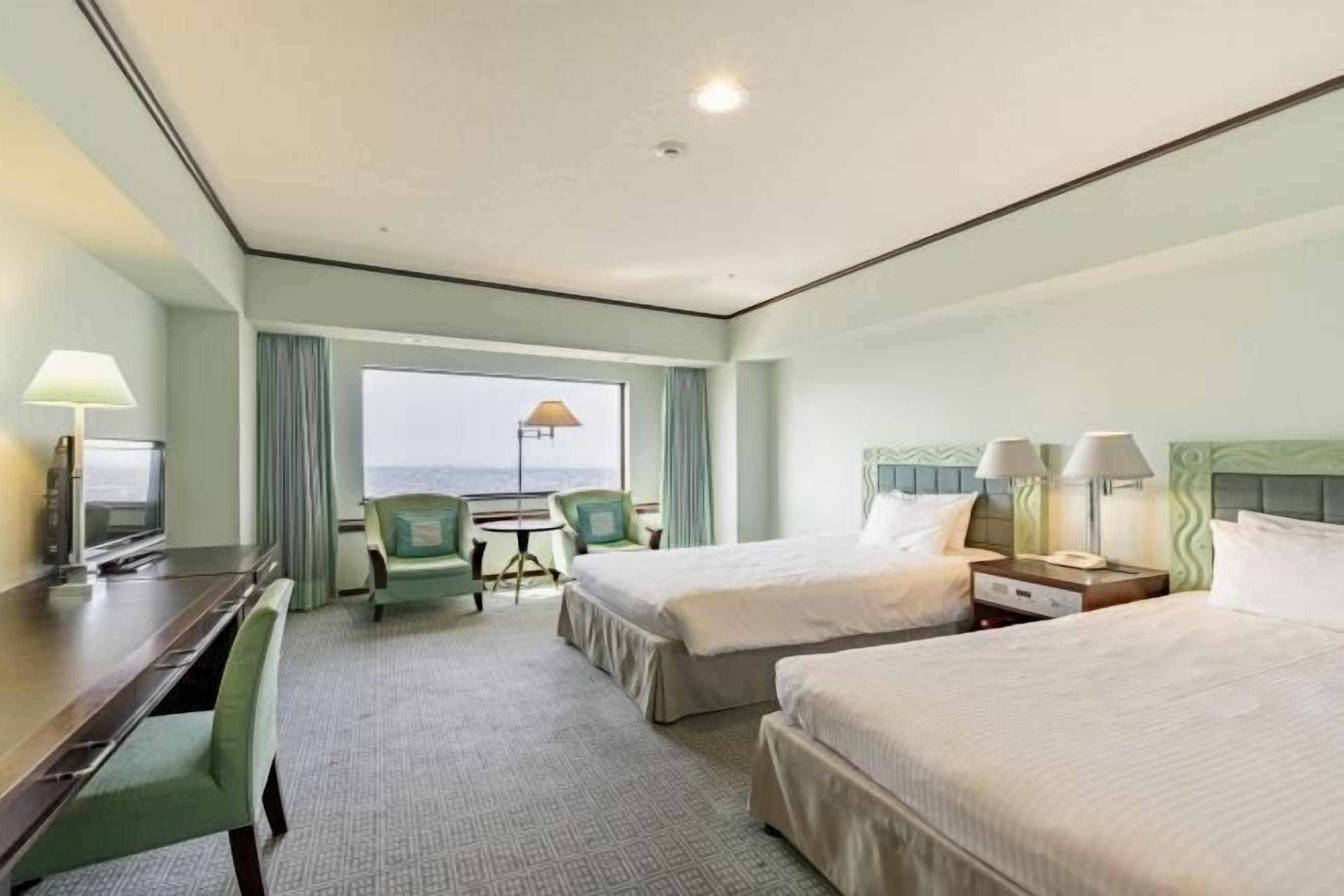 Zimmersafe, Schreibtisch, schallisolierte Zimmer, Bügeleisen/Bügelbrett