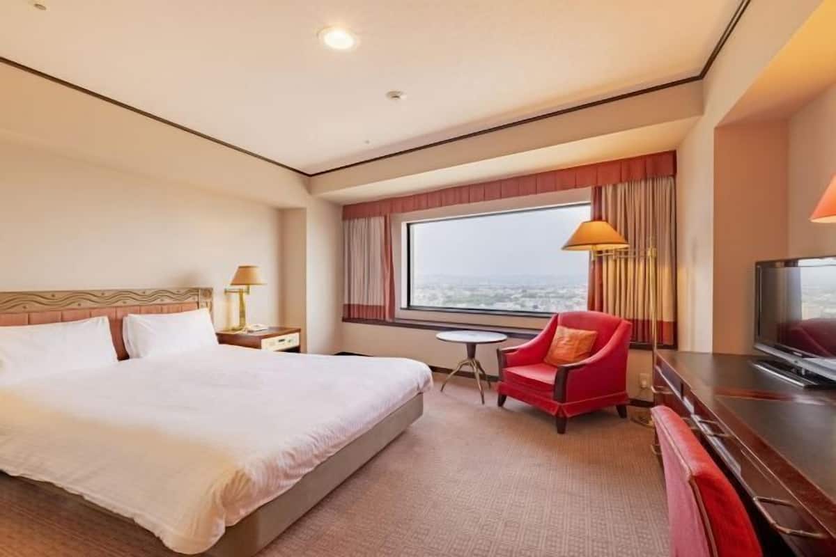 Cofres nos quartos, escrivaninha, quartos à prova de som