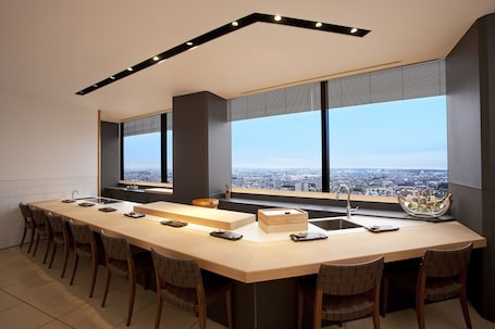 3 restaurants, breakfast, lunch, dinner served; Italian cuisine. Okura Act City Hotel Hamamatsu