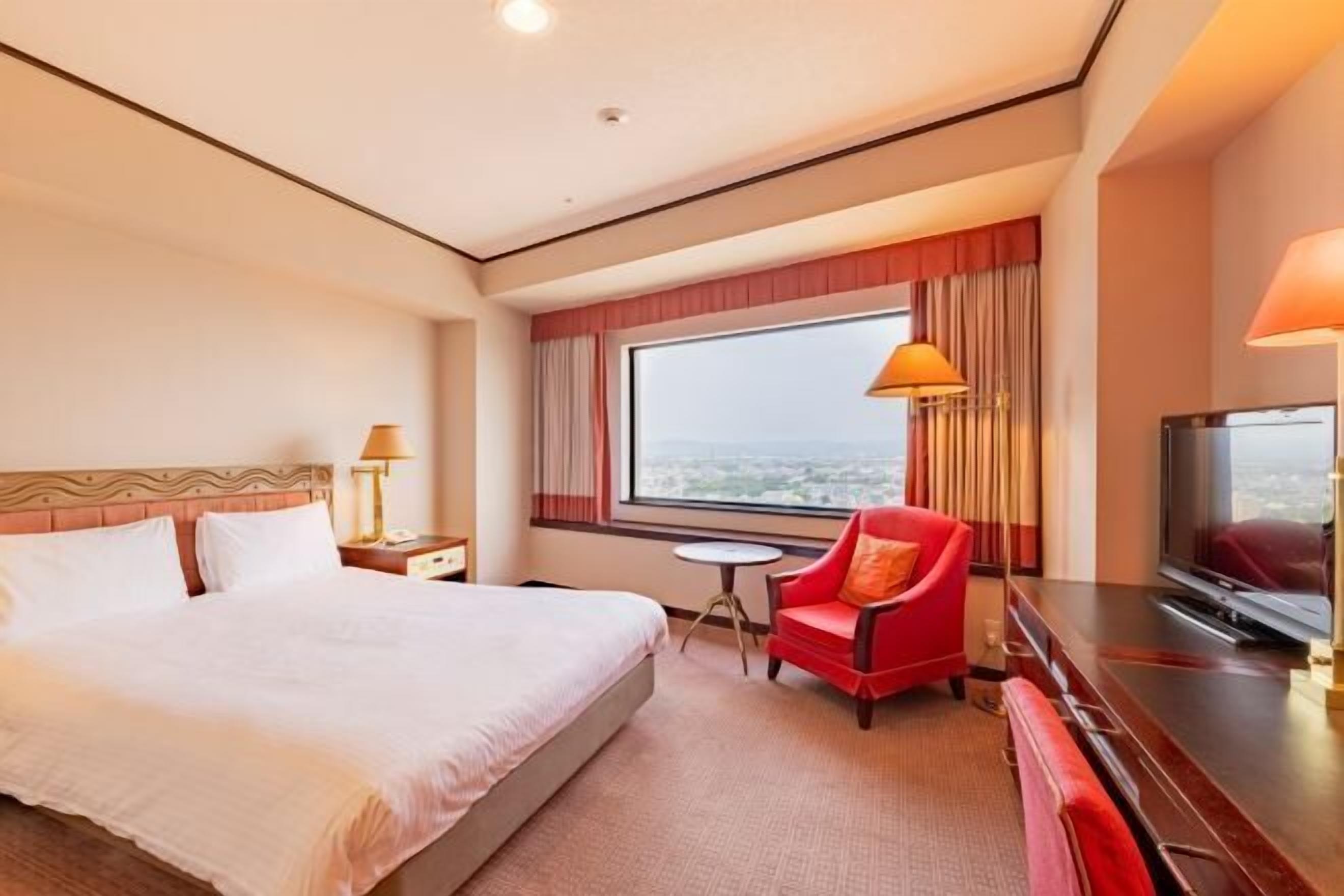 Een kluis op de kamer, een bureau, geluiddichte muren