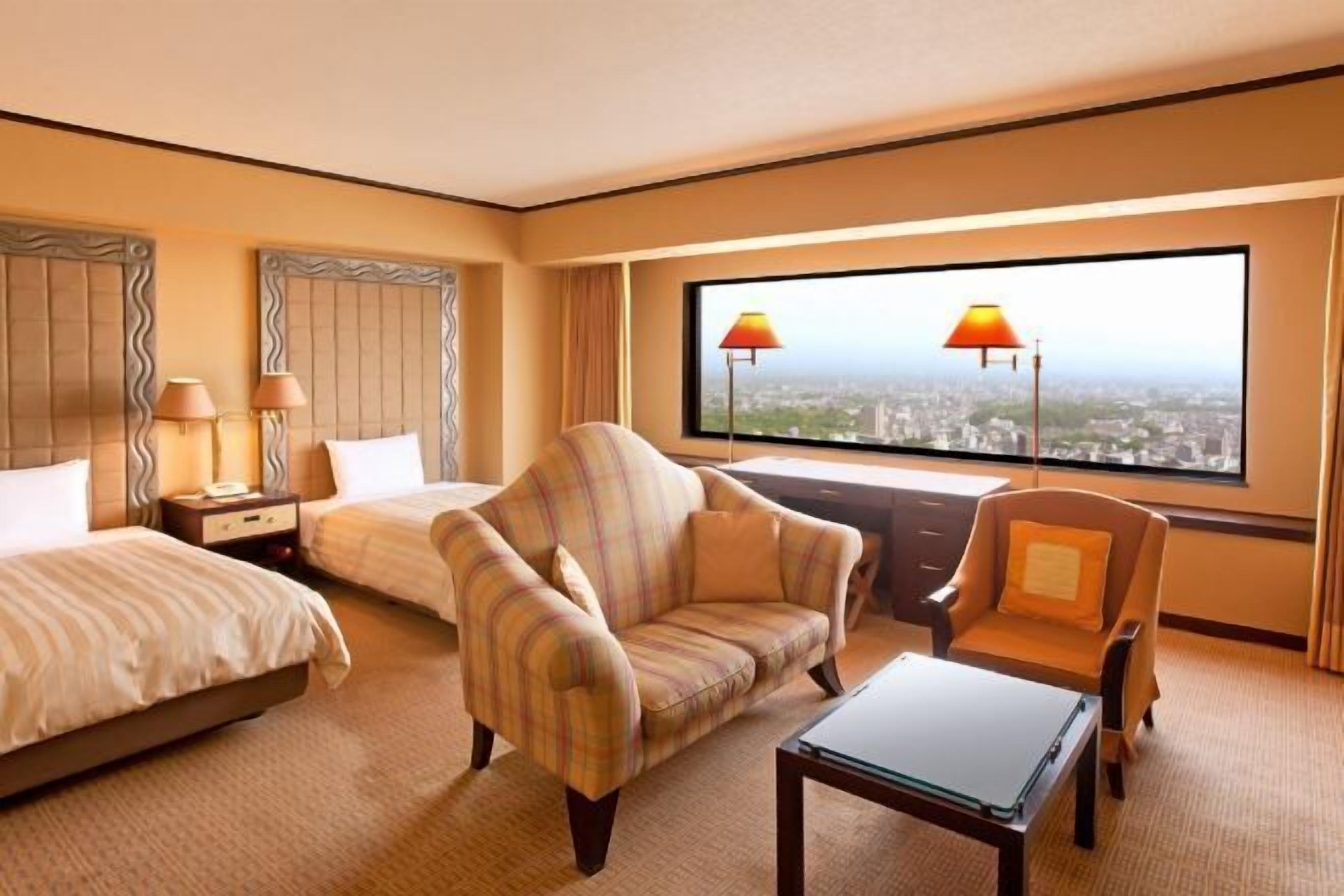 Een kluis op de kamer, een bureau, geluiddichte muren