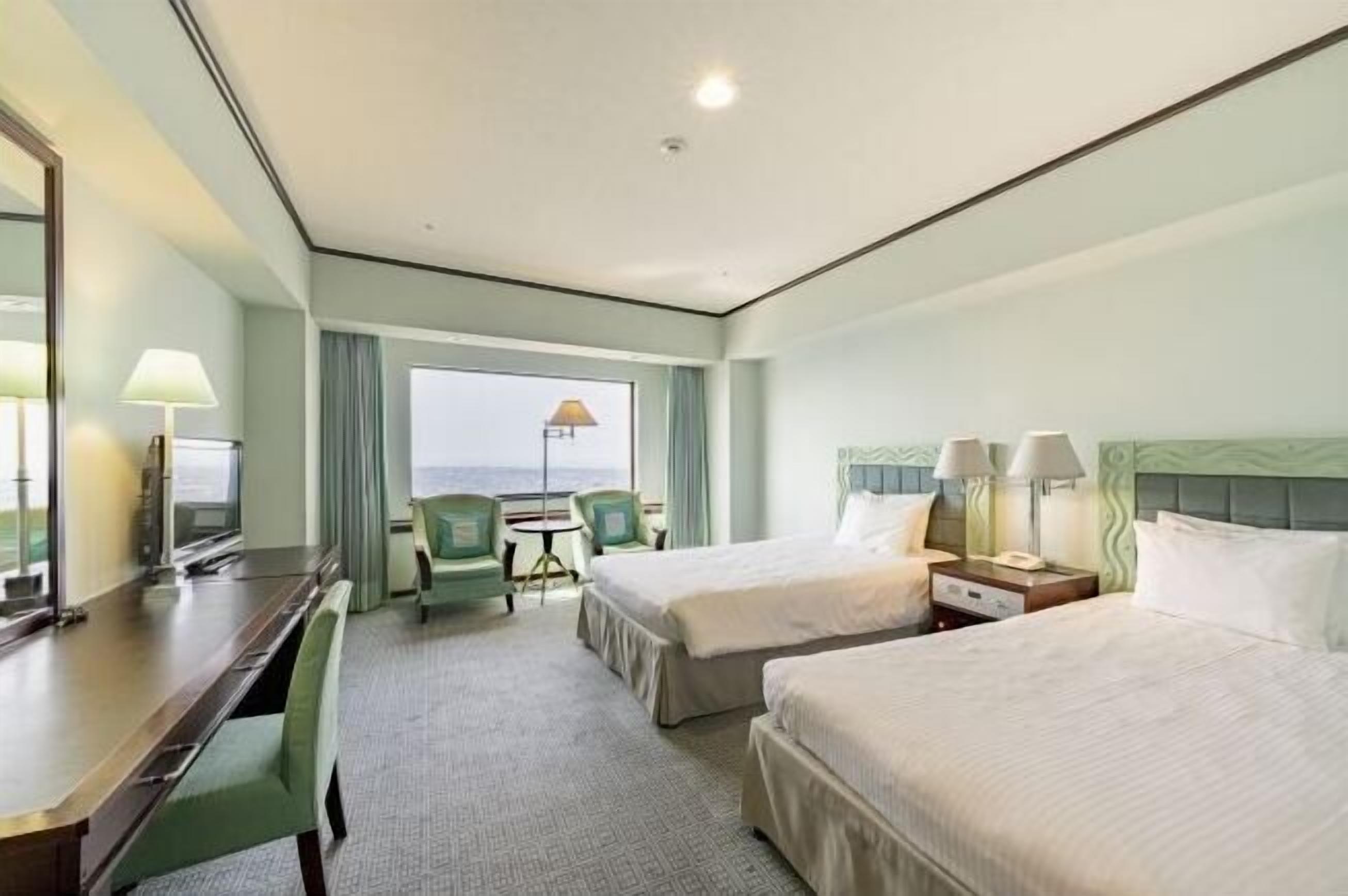 Zimmersafe, Schreibtisch, schallisolierte Zimmer, Bügeleisen/Bügelbrett