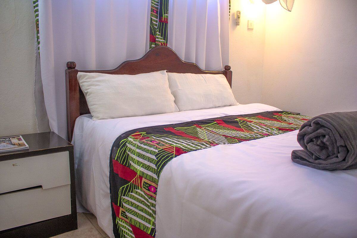 1 bedroom, desk, cribs/infant beds, rollaway beds