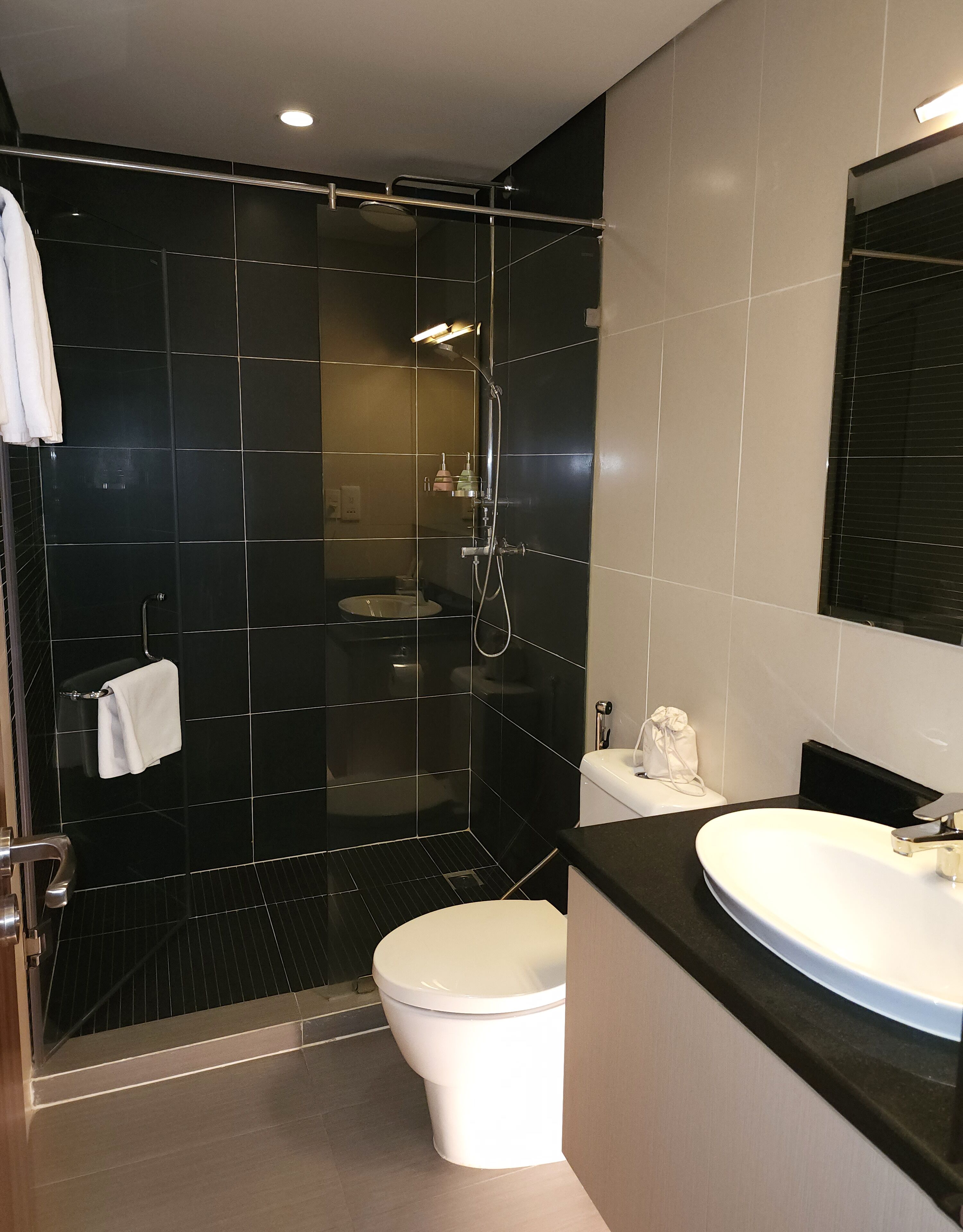 apartment, 2 bedrooms ( 1 single bed & 1 double bed ) | bathroom | shower, rainfall showerhead, free toiletries, hair dryer