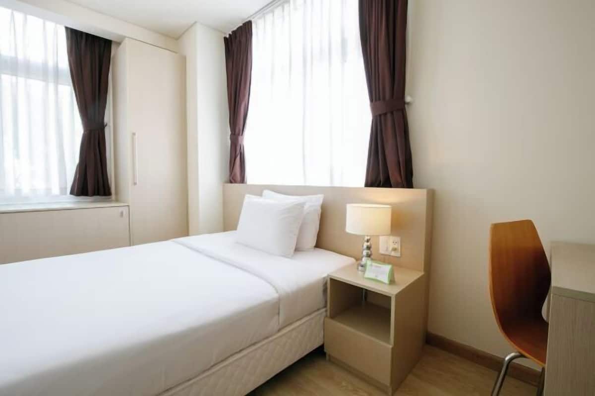 2 bedrooms, minibar, in-room safe, desk