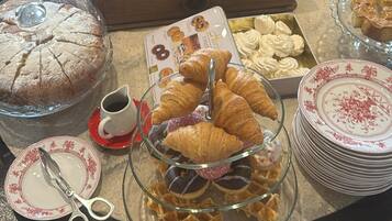 Tägliches Frühstücksbuffet gegen Gebühr