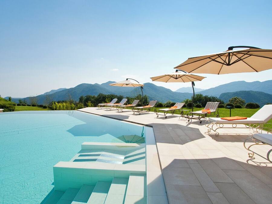 Piscine couverte, piscine extérieure (ouverte en saison)