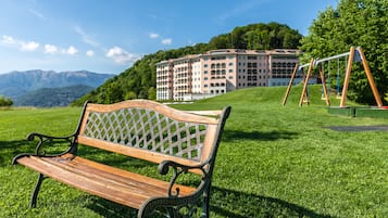 Children’s play area – outdoor