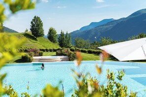 Indoor pool, seasonal outdoor pool, pool umbrellas, sun loungers - Resort Collina d'Oro, Starhotels Collezione (Collina d'Oro)