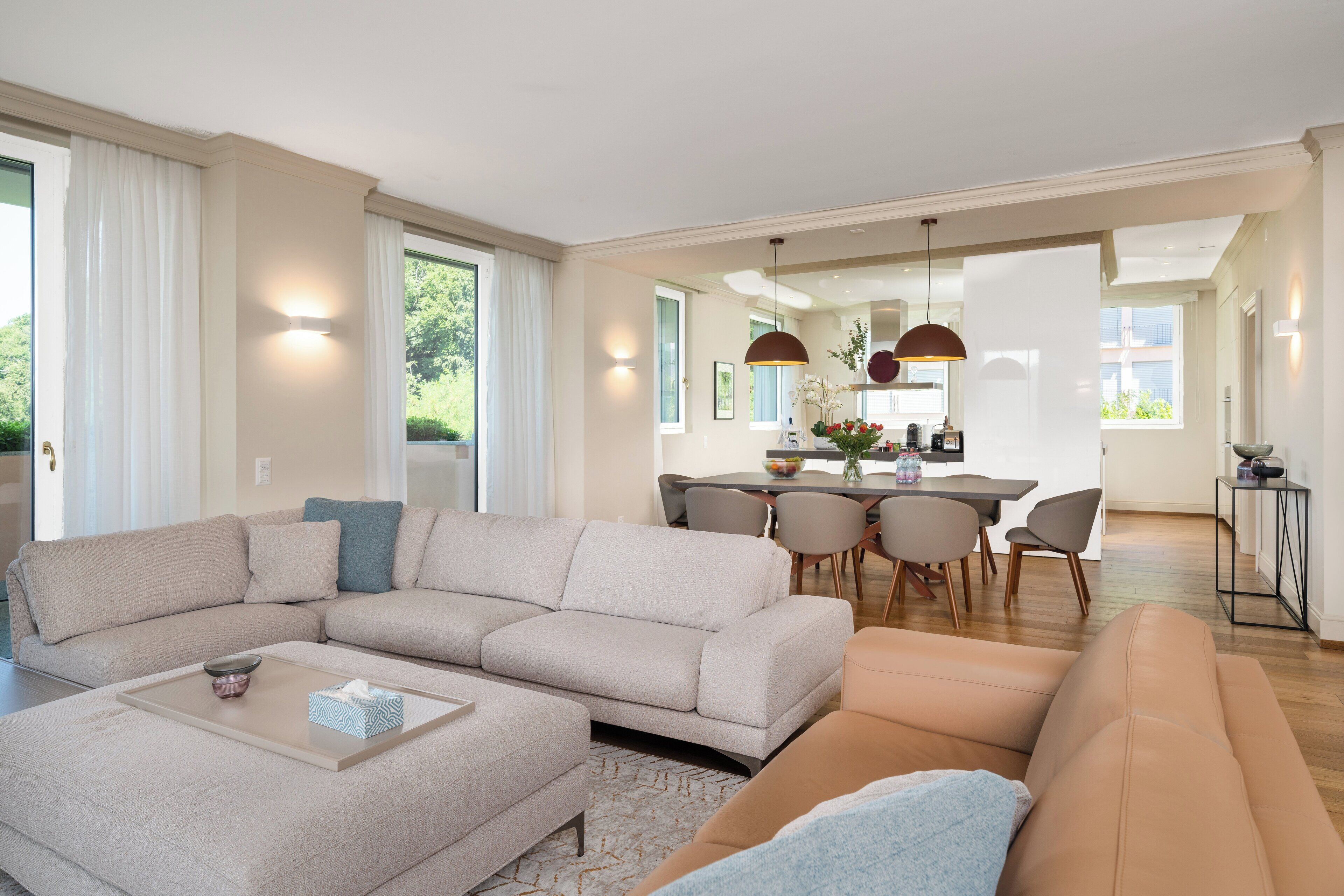 Hochwertige Bettwaren, Daunenbettdecken, Zimmersafe, Schreibtisch