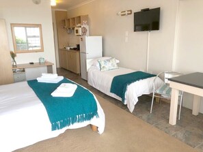 Double Room | Premium bedding, Select Comfort beds, in-room safe - Aire del Mar Guest House (Kleinbaai)