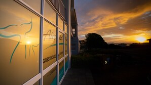 A building with a sign that reads "Guesthouse" and "Luxury." - Aire del Mar Guest House (Kleinbaai)