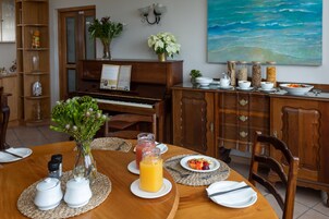 每日供应自助式早餐（每人 USD 5.26）