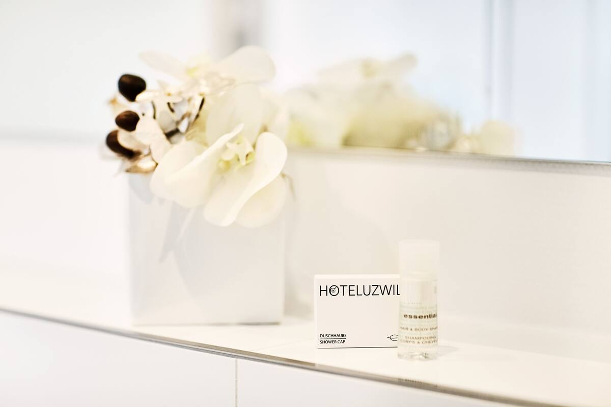 single room | pillow-top beds, desk