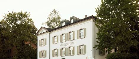 Double Room | Pillow-top beds, desk